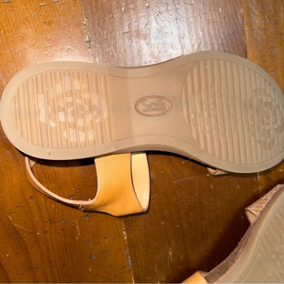 Sofft Tan Sandals with Ankle Strap and Flat Sole size 7.5 - Picture 14 of 15